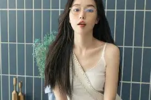 网红王暖暖解约：3年直播220场累到惊厥公司只晒成绩单？