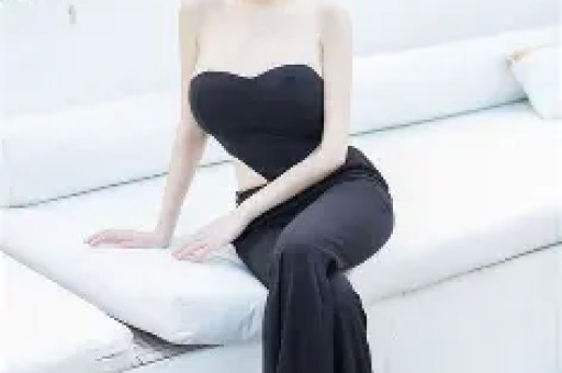 25岁男子猥亵20余名独行女性获刑8个月；“自己在淋雨却为小动物遮风挡雨”外卖小哥大雨中救断腿小狗感动无数网友｜三工晨报